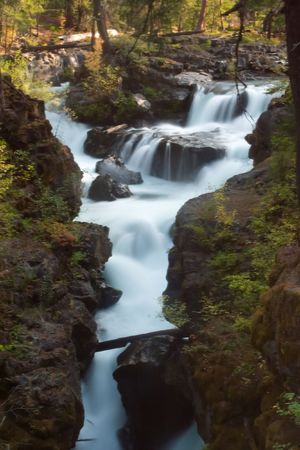 The Rogue River in the southwestern part of the U.S. state of Oregon flows from the Cascade Range to the Pacific Ocean.の写真素材