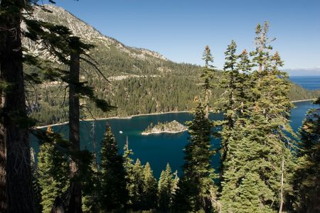 Lake Tahoe is a large freshwater lake in the Sierra Nevada mountains of the United States. It is located along the border between California and Nevadaの写真素材