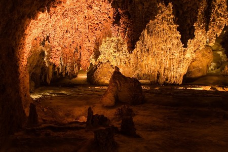 Carlsbad Caverns National Park is a United States National Park located in the Guadalupe Mountains in southeastern New Mexico. The primary attraction of the park for most visitors is the show cave, Carlsbad Caverns.の写真素材