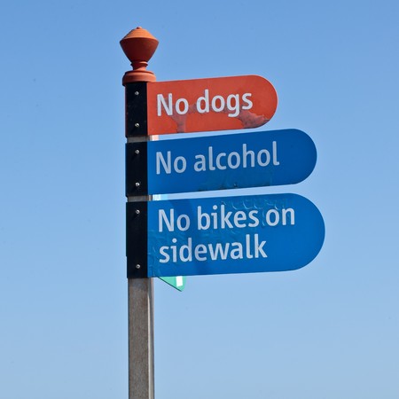 No dogs, no alcohol, no bicycles sign on sidewalk.の写真素材