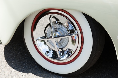 SAN JOSE, CA, USA - APRIL 9: Bombs United Car Show & Picnic April 9, 2001 in San Jose, CA, USAのeditorial素材