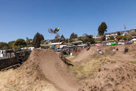 APTOS VILLAGE - APRIL 14: 4th Annual Santa Cruz Mountain Bike Festival on April 13 & 14, 2013 in Aptos Village, California. The Festival takes everything that is great about the local mountain bike scene and brings it all together in one place.のeditorial素材