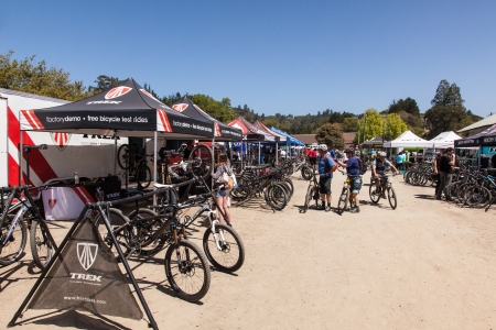 APTOS VILLAGE - APRIL 14: 4th Annual Santa Cruz Mountain Bike Festival on April 13 & 14, 2013 in Aptos Village, California. The Festival takes everything that is great about the local mountain bike scene and brings it all together in one place.のeditorial素材
