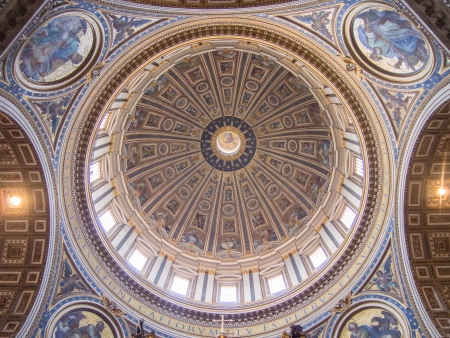 St. Peter's Basilica has the largest interior of any Christian church in the world.のeditorial素材