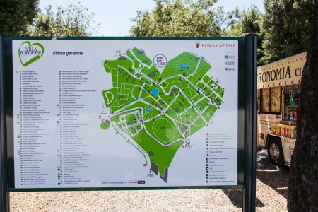 Piazzale Napoleone II is located on the Pincio hill and takes part of the Villa Borghese Park.のeditorial素材