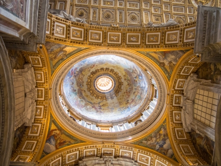 St. Peter's Basilica has the largest interior of any Christian church in the world.のeditorial素材