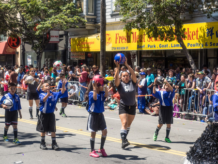 SAN FRANCISCO, CA/USA - MAY 25: San Francisco Carnaval Grand Parade on Memorial Day Weekend 2014 in San Francisco.のeditorial素材
