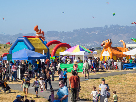 BERKELEY, CA/USA - July 26 2014: Hundreds of kites of all sizes are flown by amateurs and professionals in Cezar Chavez Park during Berkeley Kite Festival.のeditorial素材