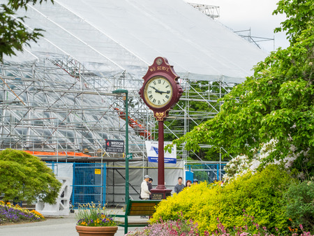 Lions Clock on the entry plaza in front of the Bloedel Conservatory in Queen Elizabeth Park.のeditorial素材