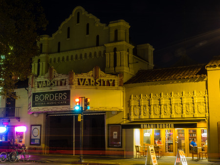 Palo Alto's iconic Varsity Theatre building on University Avenueのeditorial素材