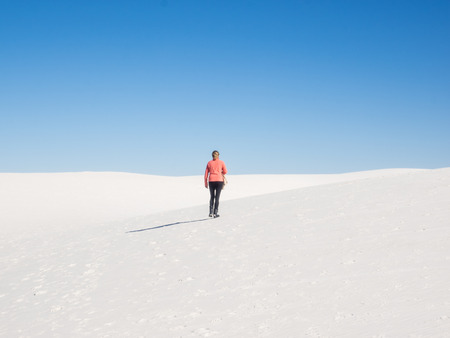 White Sands National Monument is a field of white sand dunes composed of gypsum crystals. It is the largest gypsum dune field in the world.のeditorial素材