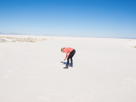 White Sands National Monument is a field of white sand dunes composed of gypsum crystals. It is the largest gypsum dune field in the world.の写真素材