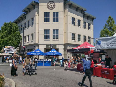 MOUNTAIN VIEW, CA - MAY 2-3: 19th Annual A La Carte & Art Festival on May 2-3, 2015 in Mountain View.のeditorial素材