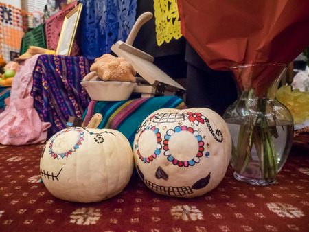 Redwood City, CA/USA - November 6, 2016: Dia de Los Muertos celebration to tonor the dead with a parade and party in downtown Redwood City. The celebration will include music, kids activities, traditional food, vendors and altars contest at the San Mateo のeditorial素材