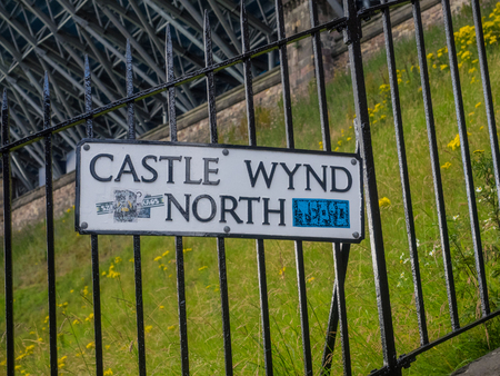 Castle Wynd connects Castlehill with the Grassmarket via Johnston Terrace.のeditorial素材