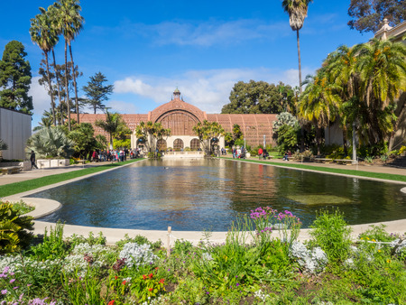 Botanical Building is an historic building located in San Diego's Balboa Park, in the U.S. state of California. Built for the 1915â16 PanamaâCalifornia Exposition, it remains one of the largest lath structures in the world.のeditorial素材