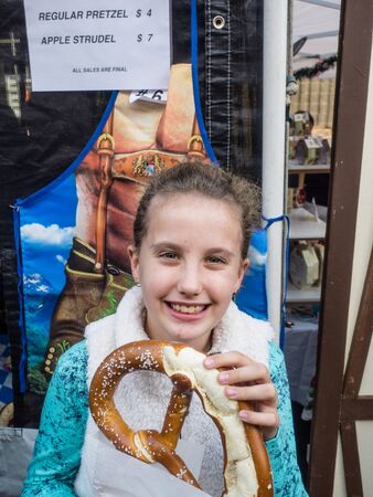 MOUNTAIN VIEW, CA/USA - December 9 2017: German Holiday Market (Weihnachtsmarkt) on Saturday, December 9, 2017 at City Hall Plaza in Mountain View, Californiaのeditorial素材