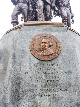 Winged Victory is a World War I memorial in the United States state of Washington which consists of four figures of uniformed persons atop a granite pedestal eclipsed by a fifth figure depicting the Winged Victory of Samothrace.のeditorial素材