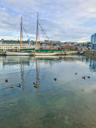 Lake Union is a freshwater lake located entirely within the city limits of Seattle, Washington, United States. It is a major part of the Lake Washington Ship Canal.の写真素材