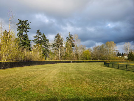 Lake to Lake trail spans 10 miles, connecting Lake Sammamish to Lake Washington. It connects nine parks, which allows visitors to access it in multiple locations, and create a hike just the right length for your party.の写真素材