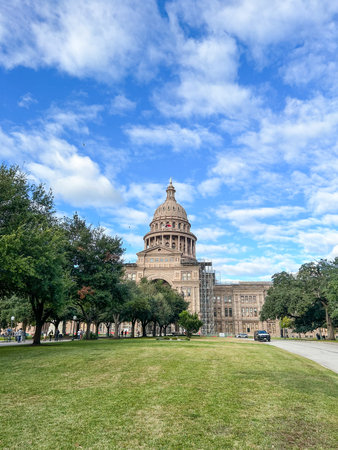 Texas State Capitol is the capitol and seat of government of the American state of Texas. Located in downtown Austin, Texas, the structure houses the offices and chambers of the Texas Legislature and of the Governor of Texas.の写真素材