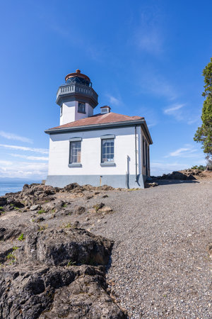 Lime Kiln Light is a functioning navigational aid located on Lime Kiln Point overlooking Dead Man's Bay on the western side of San Juan Island, San Juan County, Washington, in the United States.の写真素材