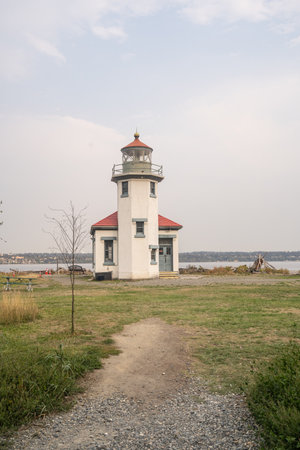Point Robinson Light is an operational aid to navigation and historic lighthouse on Puget Sound, located at Point Robinson, the easternmost point of Maury Island.の写真素材