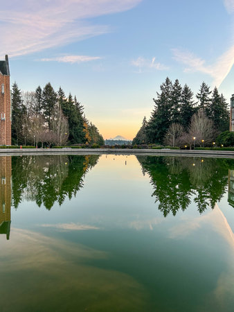 Drumheller Fountain, also known as Frosh Pond, is an outdoor fountain on the University of Washington campus in Seattle, Washington, in the United States.の写真素材