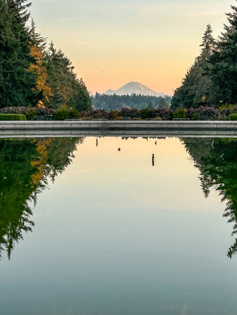 Drumheller Fountain, also known as Frosh Pond, is an outdoor fountain on the University of Washington campus in Seattle, Washington, in the United States.の写真素材