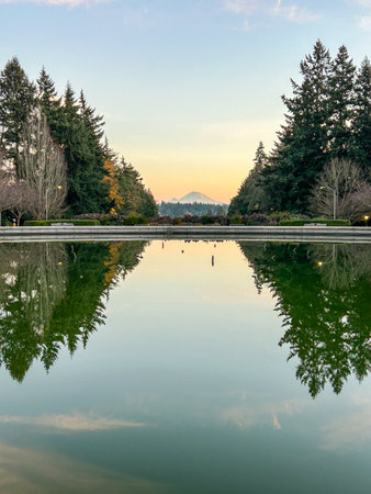 Drumheller Fountain, also known as Frosh Pond, is an outdoor fountain on the University of Washington campus in Seattle, Washington, in the United States.の写真素材