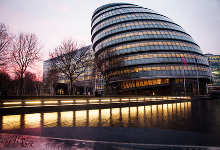 the Shard, The City Hall and office buildings at night, London, Ukのeditorial素材