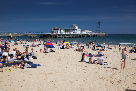BOURNEMOUTH, UK - 31st MAY, 2017: Unidentified people on Bournemouth Beach and Pier, Dorset, Englandのeditorial素材