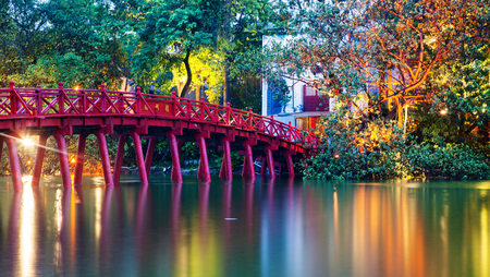 iconic red bridge in Hanoi, Vietnamの写真素材