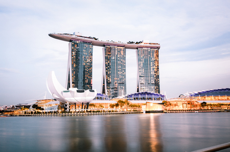 SINGAPORE, SINGAPORE - MARCH 2019: Skyline of Singapore Marina Bay at night with Marina Bay sands, Art Science museum and tourist boatsのeditorial素材