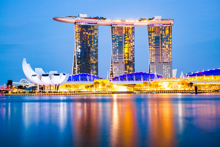 SINGAPORE, SINGAPORE - MARCH 2019: Skyline of Singapore Marina Bay at night with Marina Bay sands, Art Science museum and tourist boatsのeditorial素材