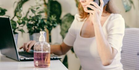 woman working from home - coronavirusの写真素材