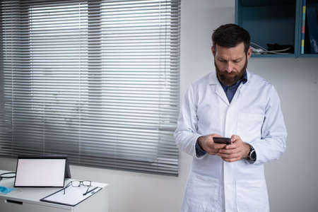 doctor using tablet telemedicine telehealth conceptの写真素材