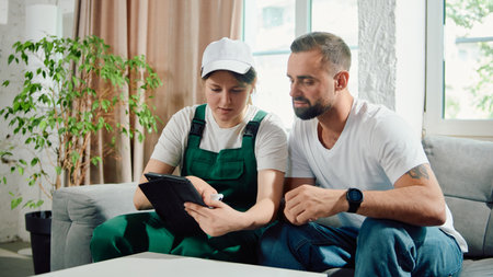 Indoor consultation by maintenance expert utilizing tablet for client explanation