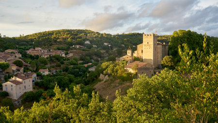 View of Sainte Croix du Verdon Provence France and the surrounding mountains.のeditorial素材