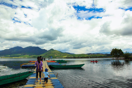 mother & children happy travelingのeditorial素材