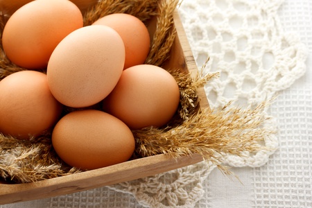brown eggs in wooden bowlの写真素材