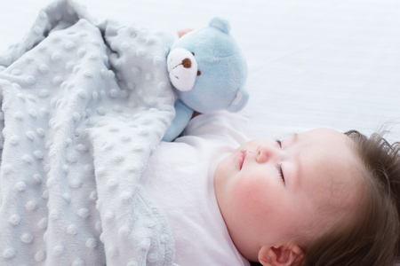 Little baby boy sleeping in his houseの写真素材