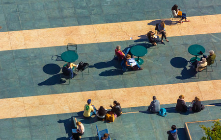 SAN FRANCISCO- MAY 1st 2019: People congregate in Union Square San Francisco on a warm spring dayのeditorial素材
