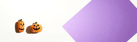 Miniature Halloween pumpkin ghosts - overhead view flat layの写真素材