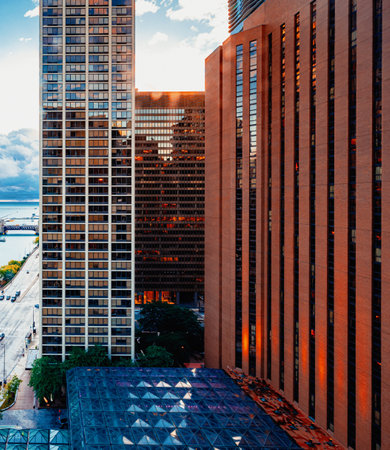 Skyscapers along the Chicago Riverの写真素材
