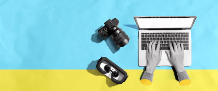 Laptop computer with a SLR camera and VRの写真素材