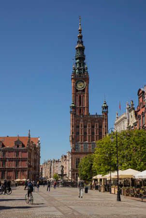 Oldtown street with people in Gdansk, Polandのeditorial素材