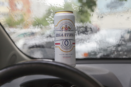 Rostov-on-Don, Russia-May 20, 2018: Bank of Non-Alcoholic Beer on the dashboard of the car. The name of the beer in Russian is Baltika Zeroのeditorial素材