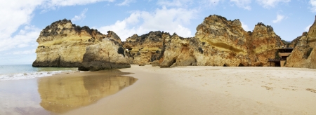 Wonderful view of a beautiful beach in the Prainha area, in the Algarve, Portugal.
の写真素材