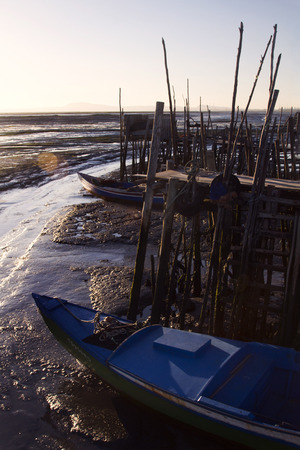 View of an old fisherman palaphitic pier on the Sado marshlands.のeditorial素材